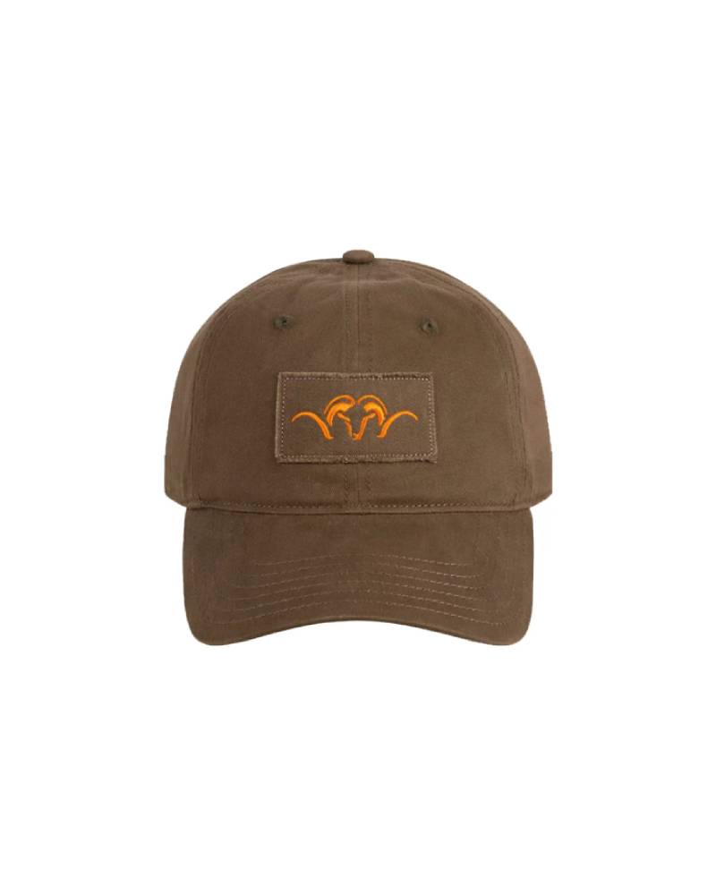 Gorra con insignia naranja